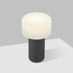 LED-Akku-Tischleuchte Tiny-B, schwarz, Höhe 13 cm, IP54, USB