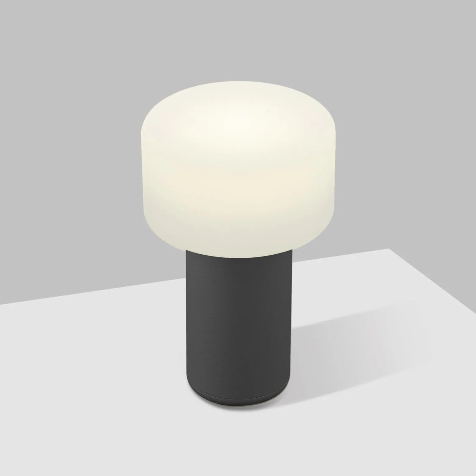 LED-Akku-Tischleuchte Tiny-B, schwarz, Höhe 13 cm, IP54, USB