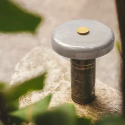 LED-Akkutischleuchte Trip, grau / grau, Marmor, Glas, IP44