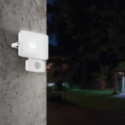 LED-Außenstrahler Faedo 3 mit Sensor, weiß, 10W