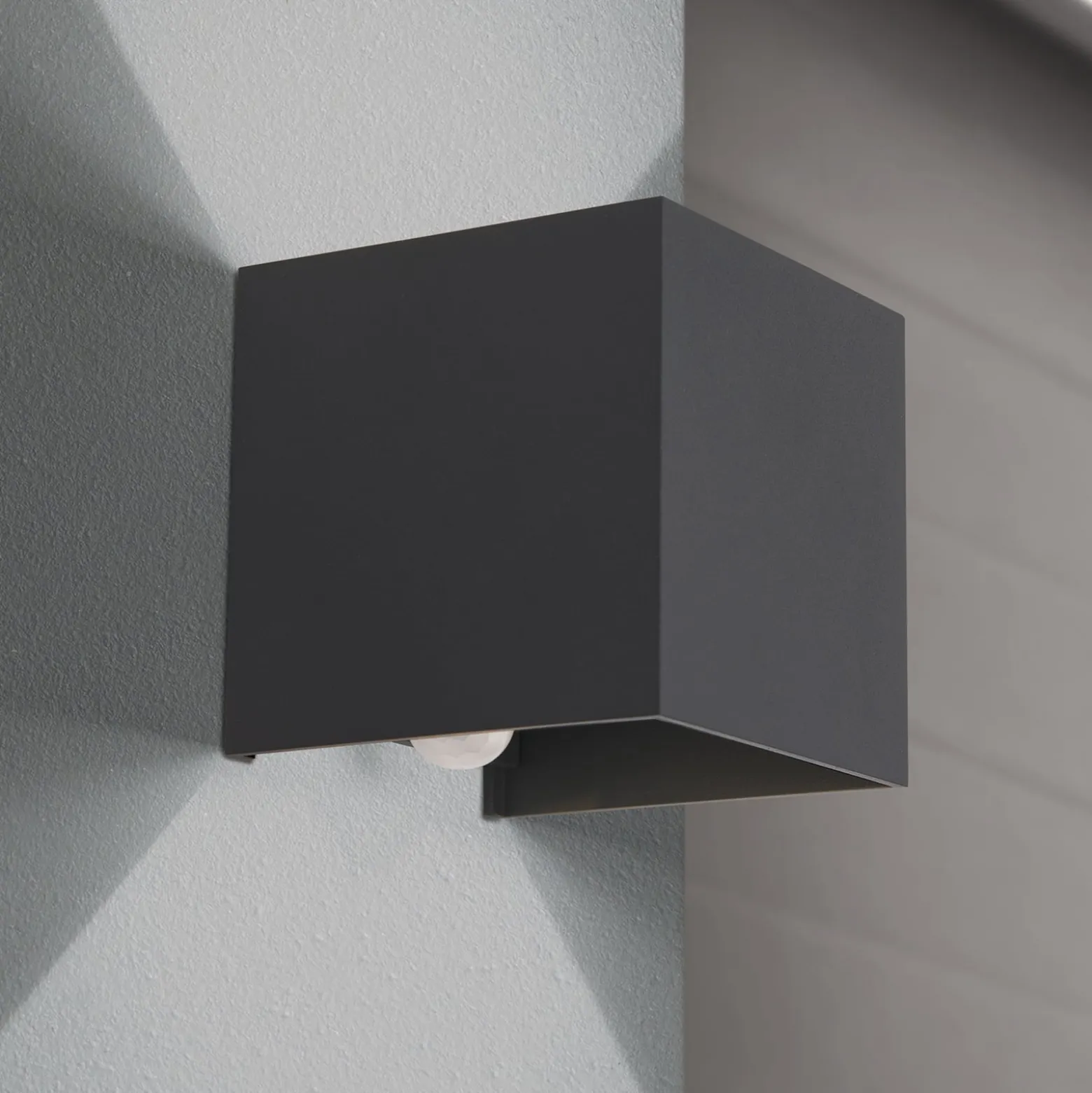 LED-Außenwandleuchte Cube-S, anthrazit, Metall, Sensor