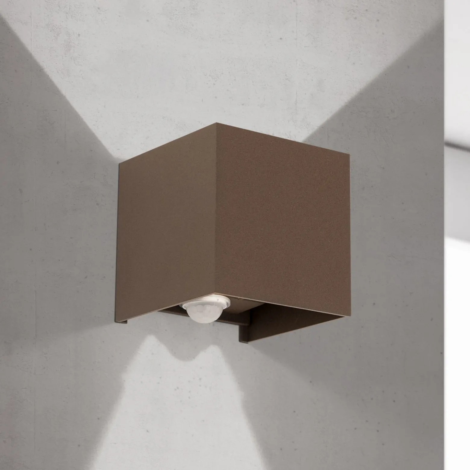 LED-Außenwandleuchte Cube-S, corten, Metall, Sensor