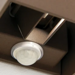 LED-Außenwandleuchte Cube-S, corten, Metall, Sensor