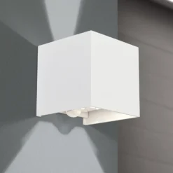 LED-Außenwandleuchte Cube-S, weiß, Metall, Bewegungsmelder