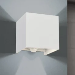 LED-Außenwandleuchte Cube-S, weiß, Metall, Bewegungsmelder