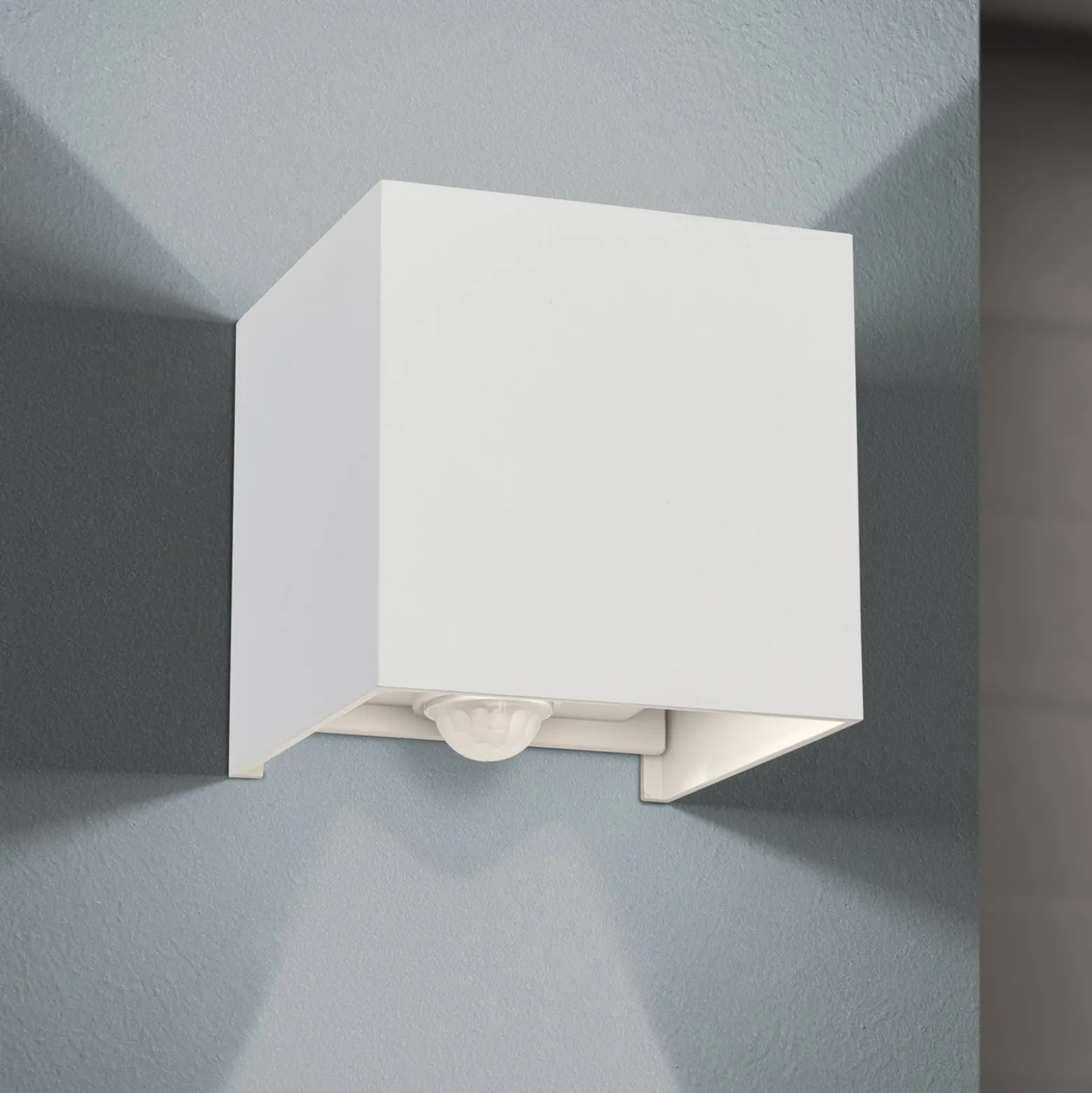 LED-Außenwandleuchte Cube-S, weiß, Metall, Bewegungsmelder