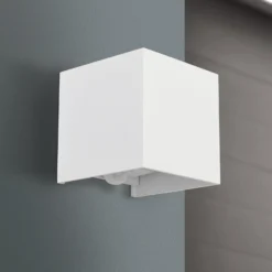 LED-Außenwandleuchte Cube-S, weiß, Metall, Bewegungsmelder