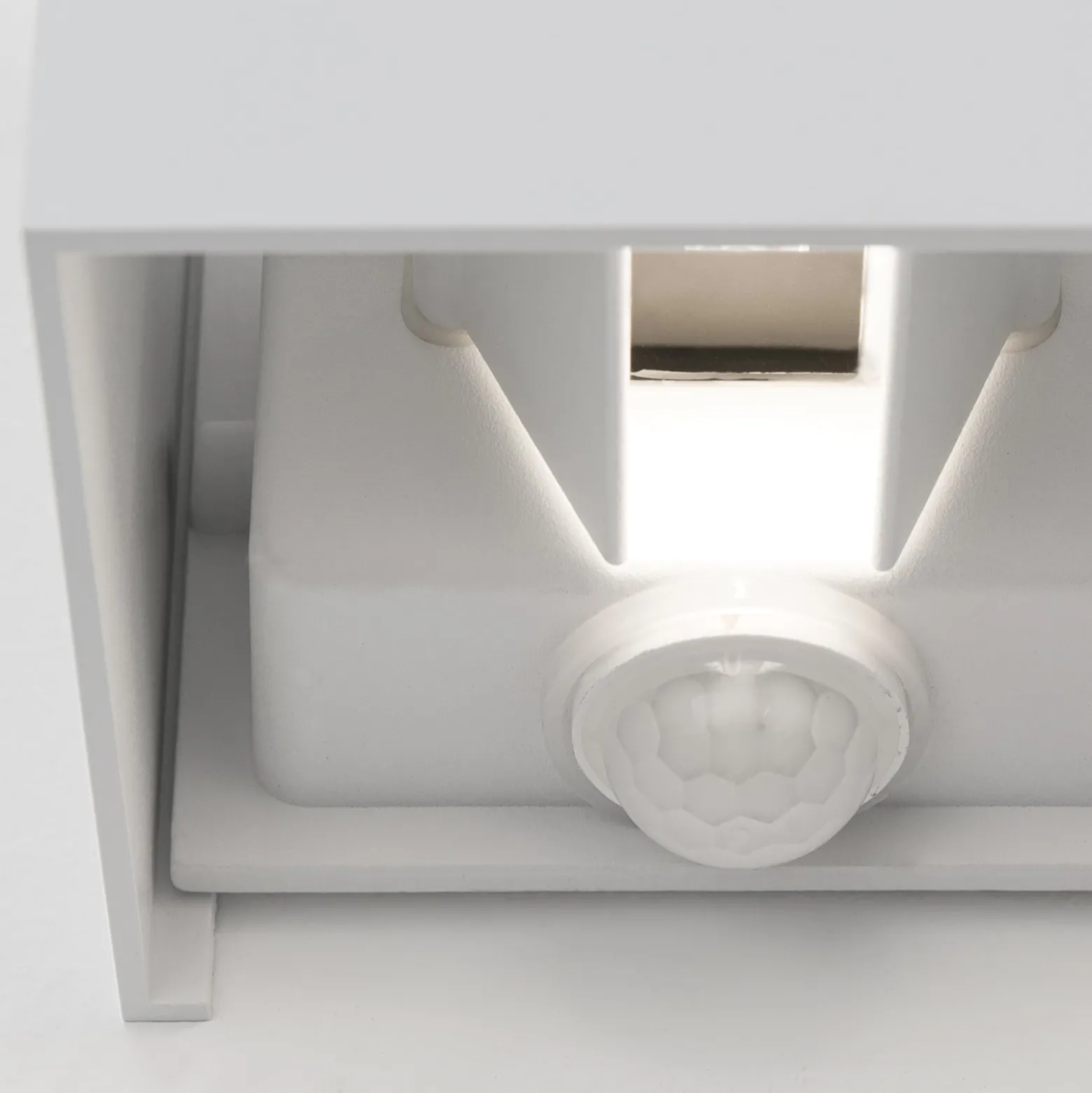 LED-Außenwandleuchte Cube-S, weiß, Metall, Bewegungsmelder