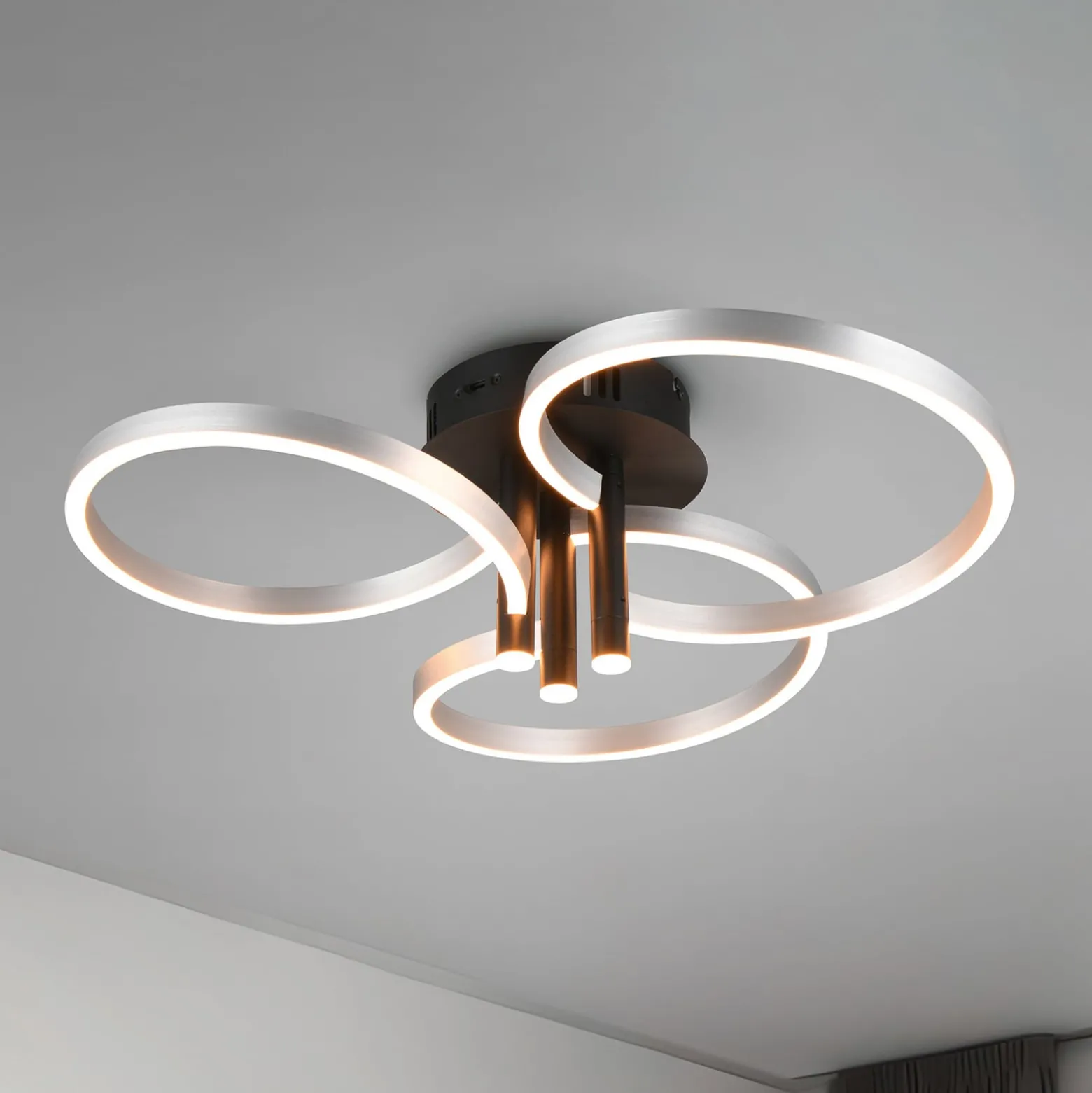 LED-Deckenlampe Caruso, alu/schwarz, Ø 66 cm, Metall CCT dim