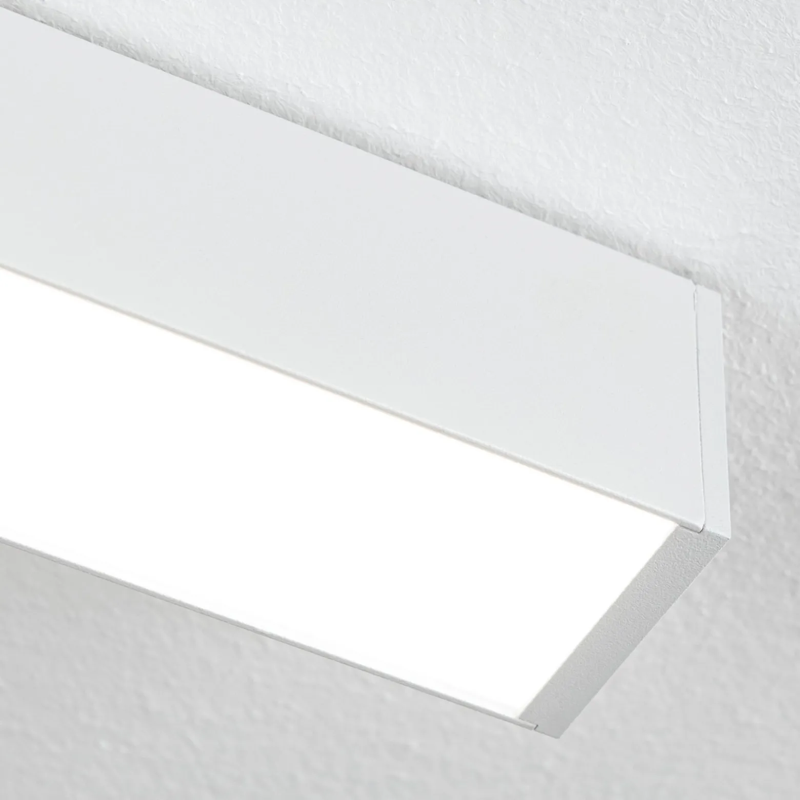LED-Deckenleuchte Bounce, weiß, Länge 113 cm, CCT, Aluminium