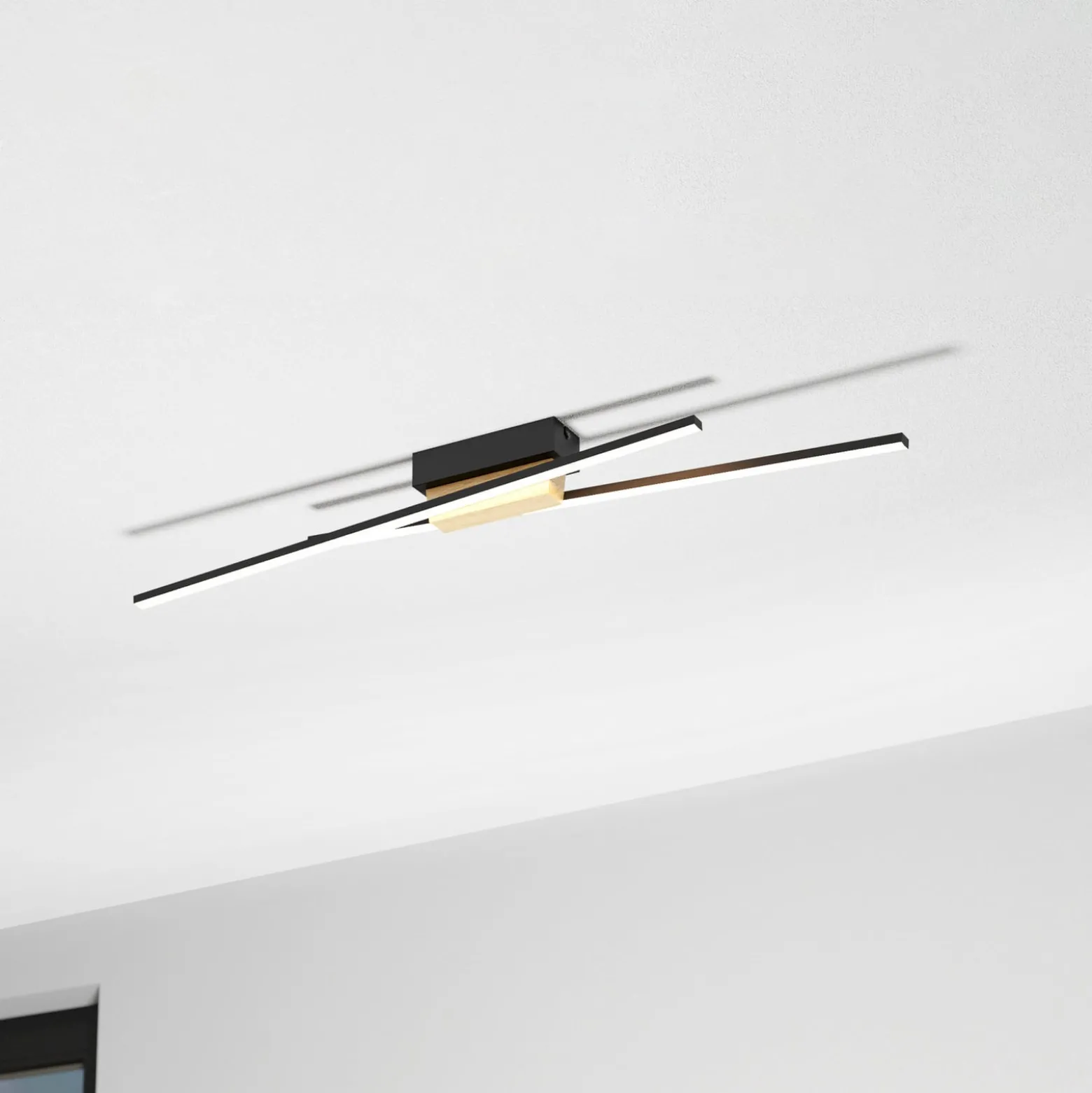 LED-Deckenleuchte Panagria, schwarz mit Holzdetail