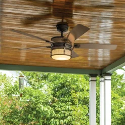 LED-Deckenventilator Ahrendale, IP44