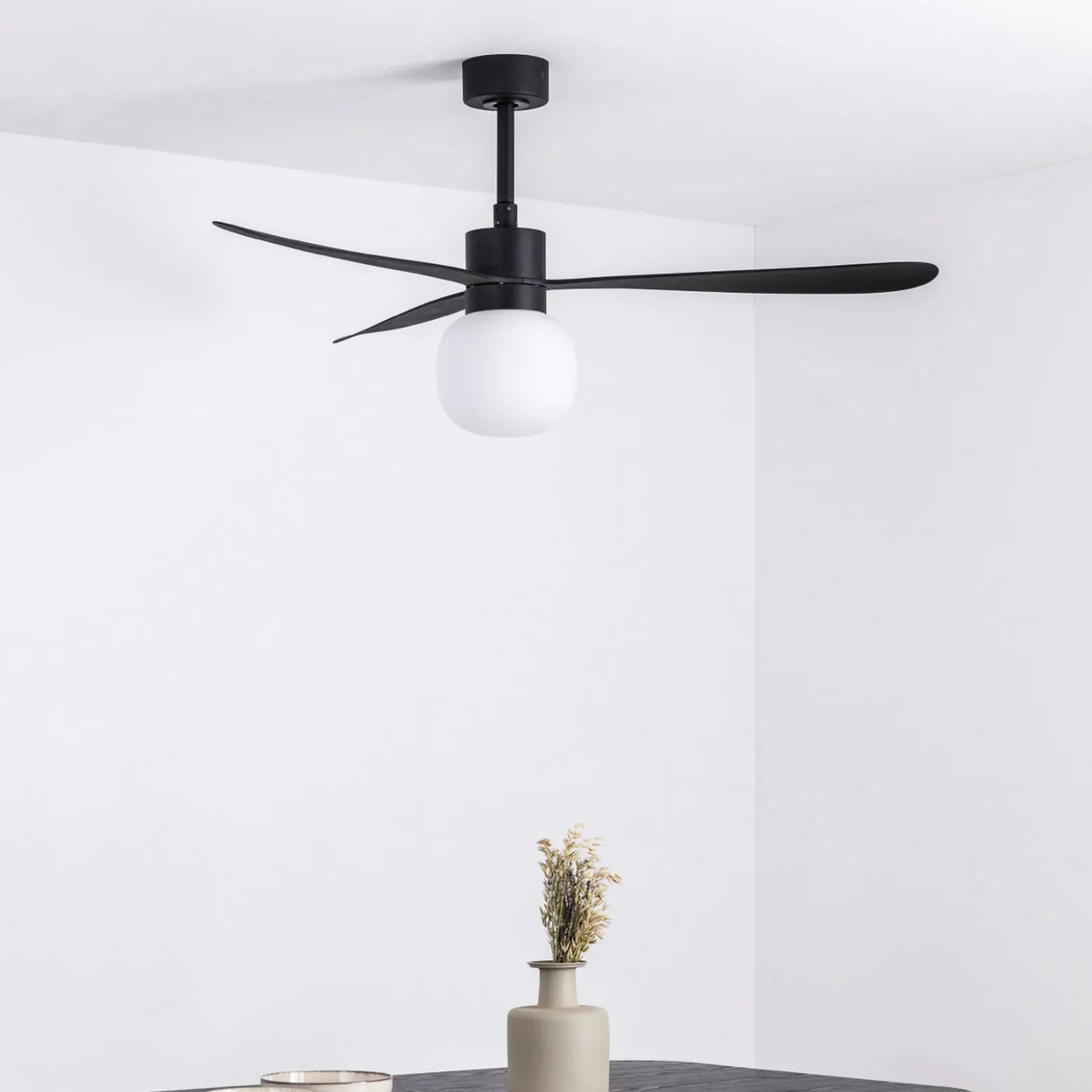 LED-Deckenventilator Amelia Ball L, schwarz, DC, leise