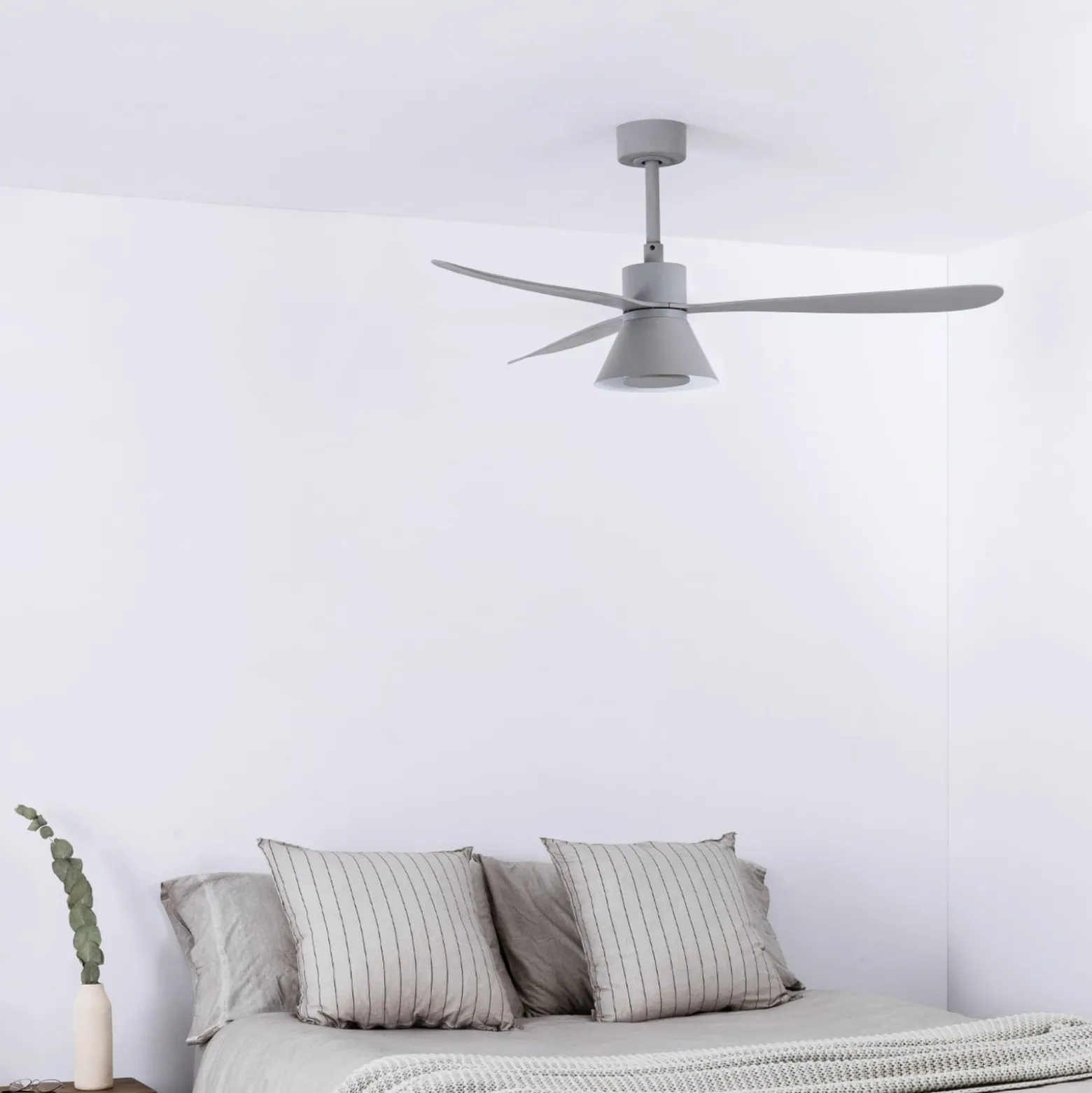 LED-Deckenventilator Amelia Cone L, grau, DC, leise, 132 cm