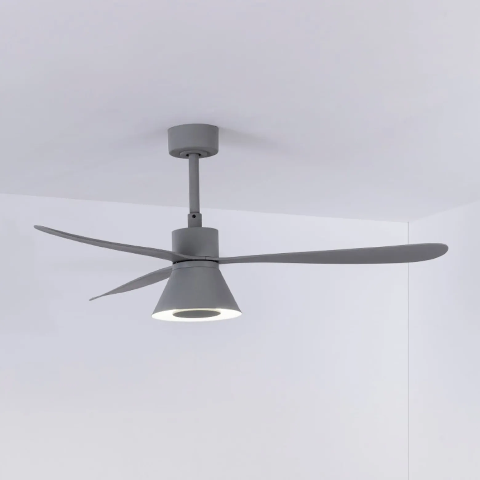 LED-Deckenventilator Amelia Cone L, grau, DC, leise, 132 cm