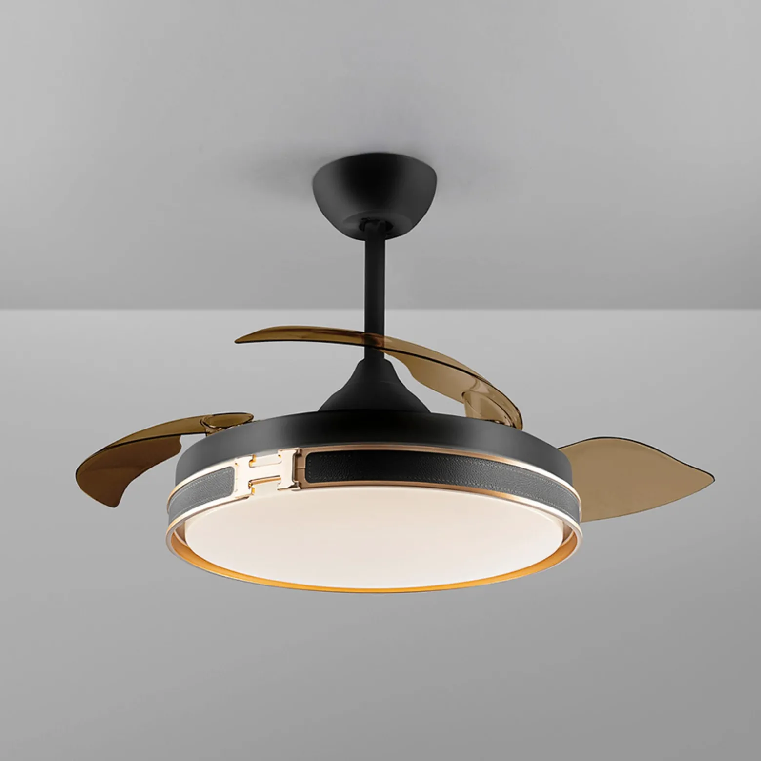 LED-Deckenventilator Herón schwarz/gold/rauch Ø 106 cm leise