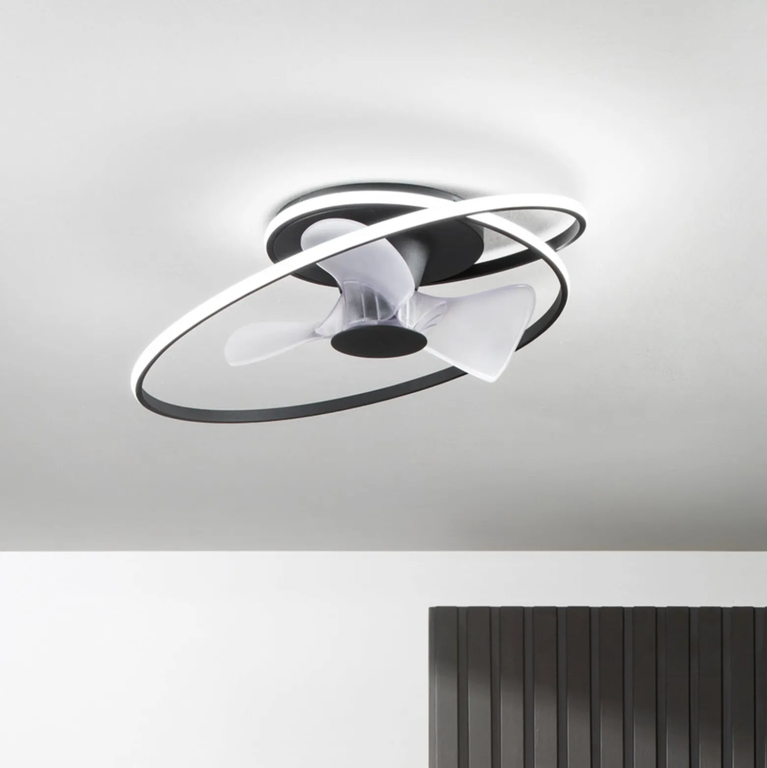 LED-Deckenventilator Storm, schwarz/weiß, Ø 77 cm CCT, leise