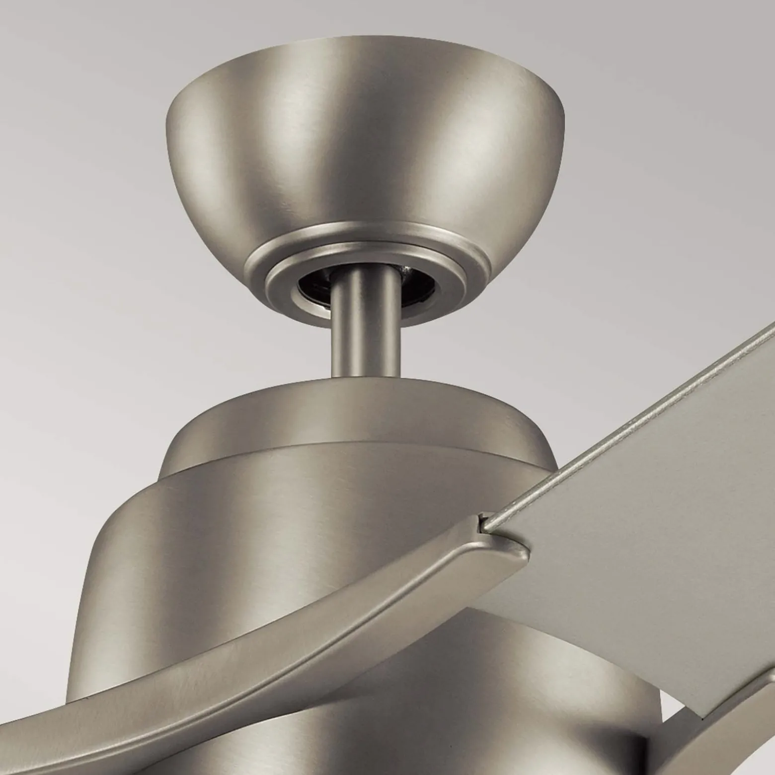 LED-Deckenventilator Zeus dreiflügelig, nickel gebürstet