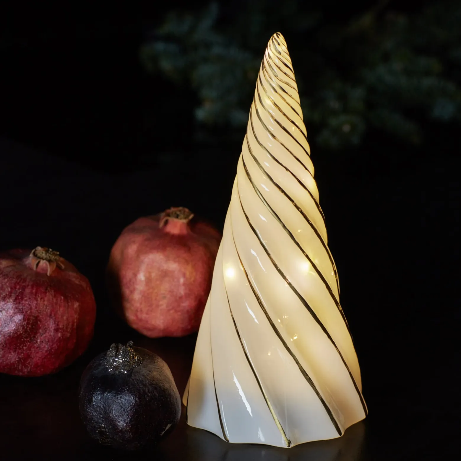 LED-Dekofigur Vilma, weiß/gold, Höhe 24 cm, Glas, Batterie