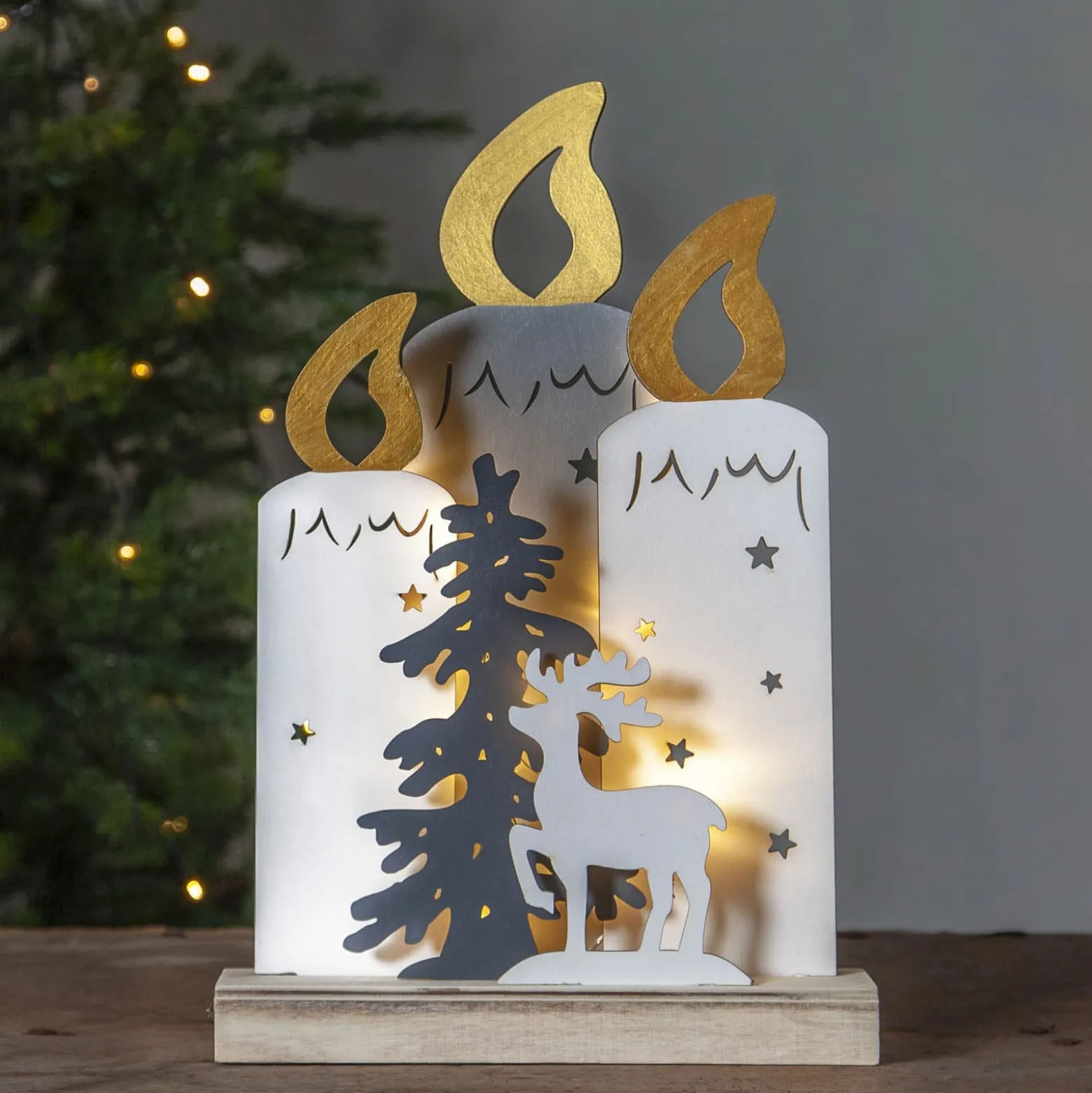 LED-Dekoleuchte Fauna mit Kerzen, Baum und Hirsch