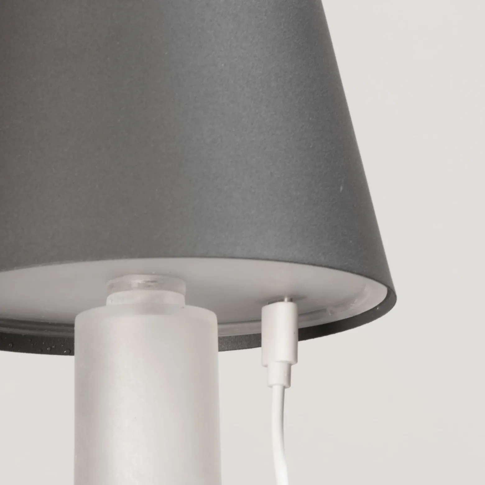 LED-Flaschenlampe Fiocco, sandgrau, CCT, IP54, dimmbar