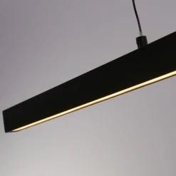 LED-Hängelampe Layla, linear, schwarz, höhenverstellbar, CCT