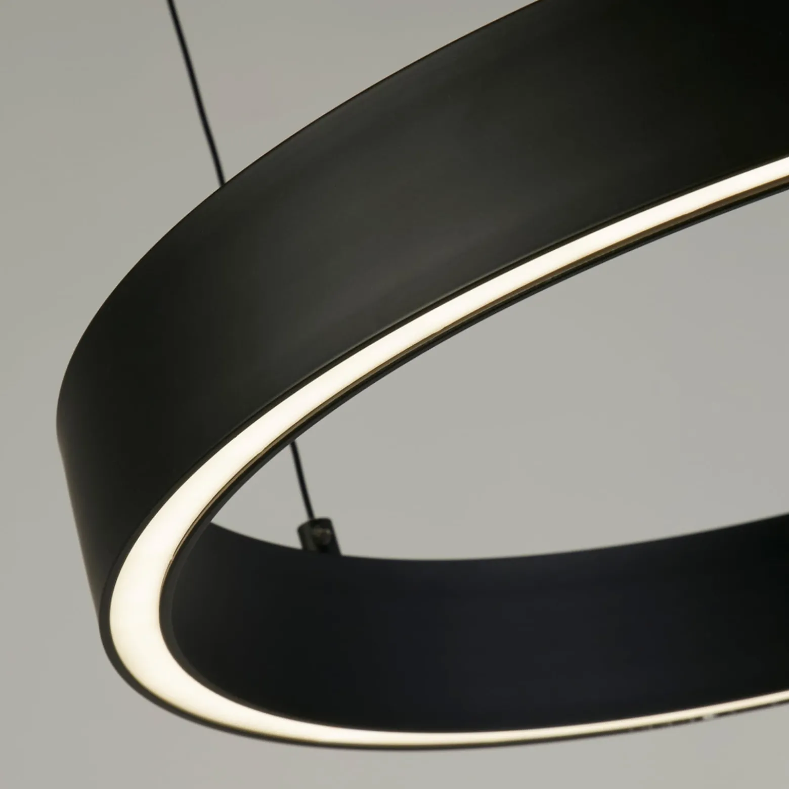 LED-Hängelampe Layla, schwarz, Ø 44 cm CCT, höhenverstellbar
