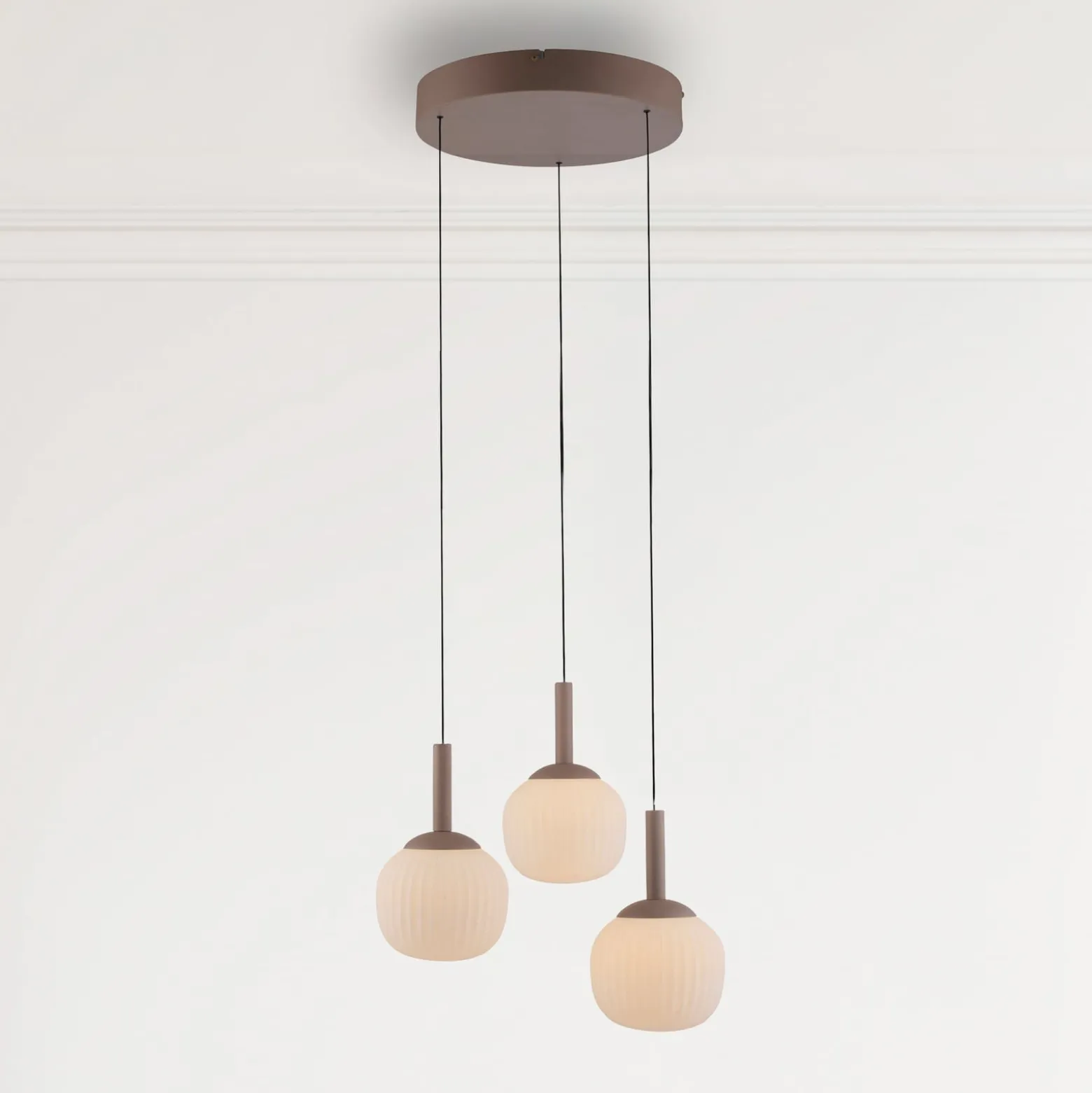 LED-Hängelampe Nami, 3fl. rund, sand, weiß, Glas, Eisen