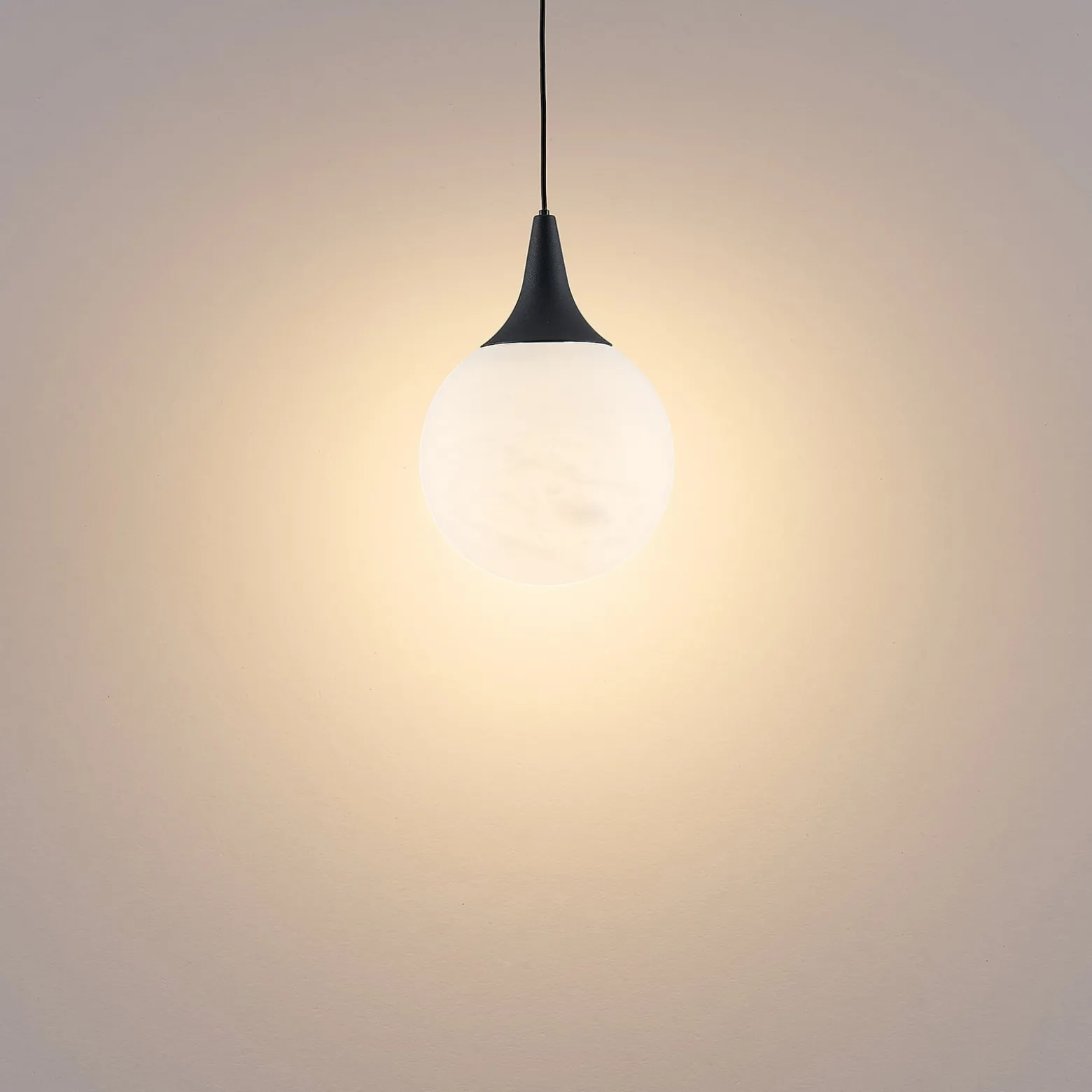 LED-Hängeleuchte ARE, schwarz, Alabaster, Ø 10 cm, CCT, DALI