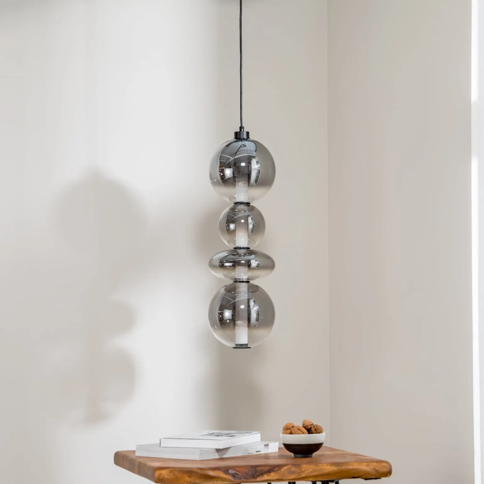 LED-Hängeleuchte Daphne, Glas grau-transparent, Höhe 62 cm