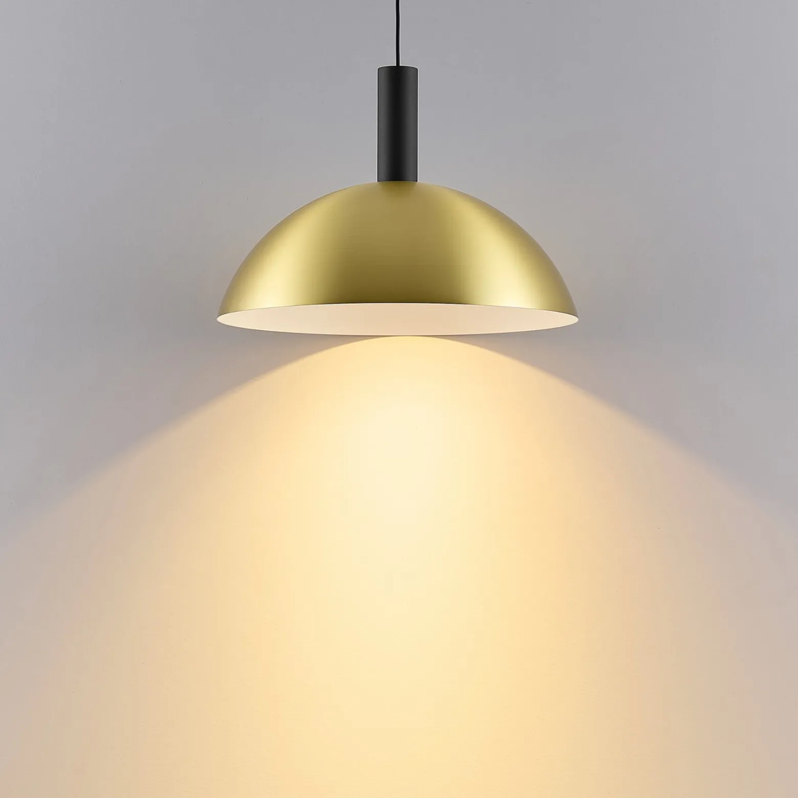 LED-Hängeleuchte LORA II, messing, Ø 24 cm, dimmbar, 40° CCT
