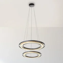 LED-Hängeleuchte Rilas, schwarz/holz, Ø 57 cm, dimmbar