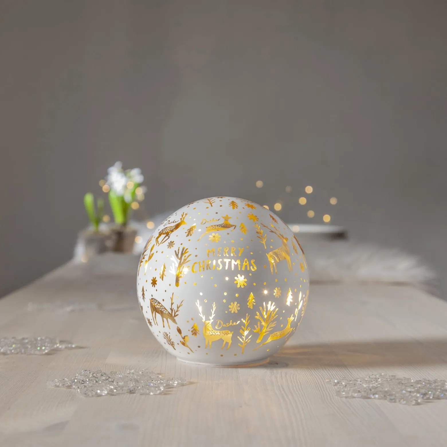 LED-Kugellampe Merry X-Mas Ø 15 cm weiß Glas Batteriebetrieb