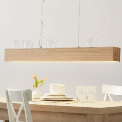 LED-Pendelleuchte Ash mit Schirm aus hellem Holz