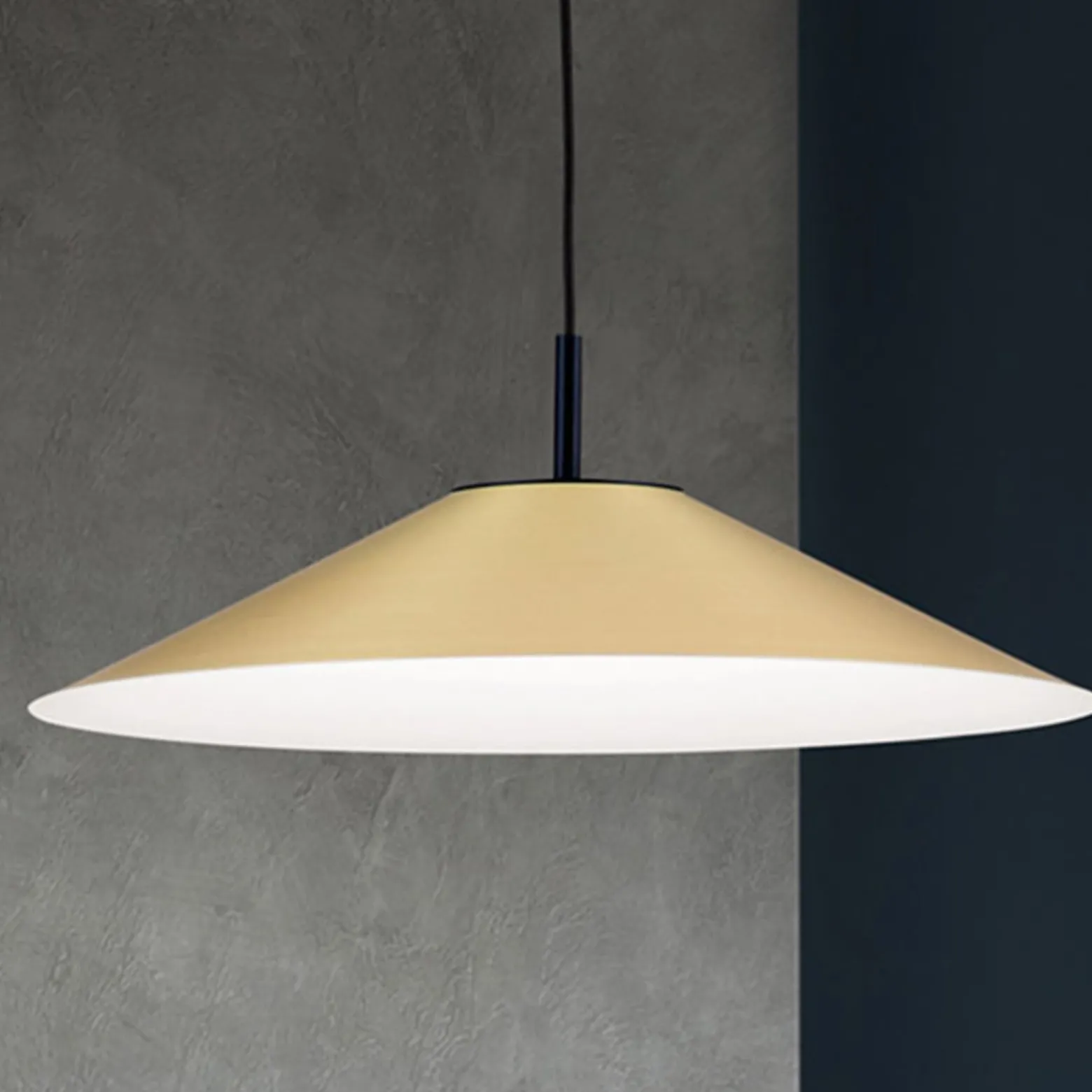 LED-Pendelleuchte Gourmet, Schirm messing-matt