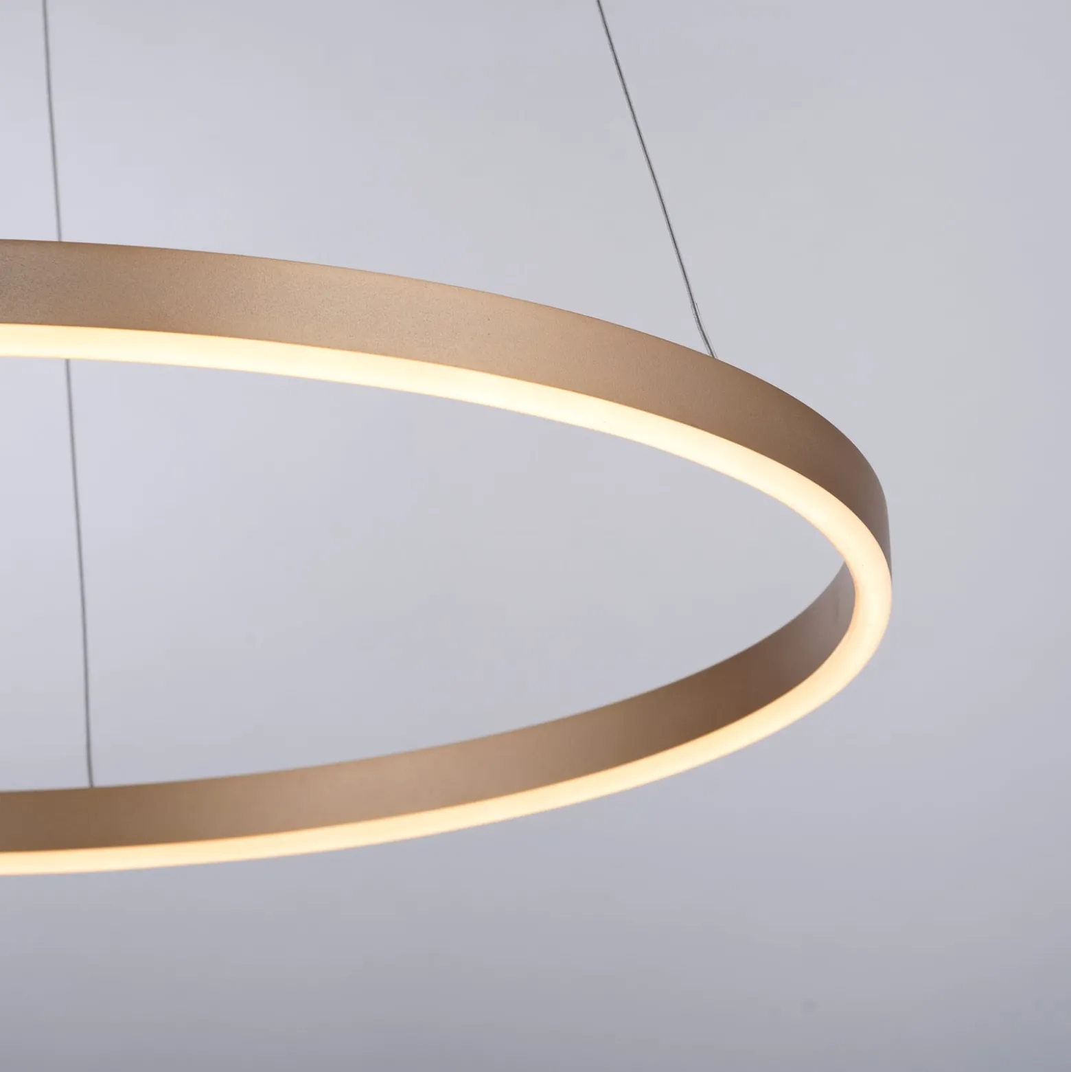 LED-Pendelleuchte Ritus, Ø 58,5cm, messing matt