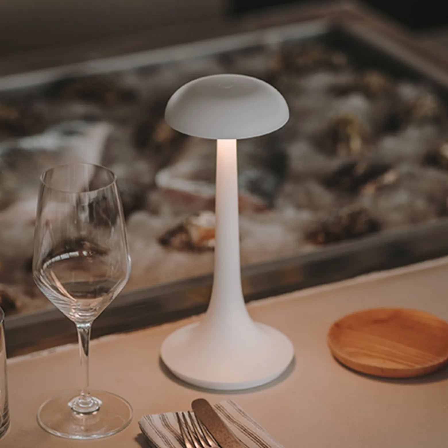 LEDS-C4 LED-Akku-Tischleuchte Portobello, weiß, Dimmer, ABS