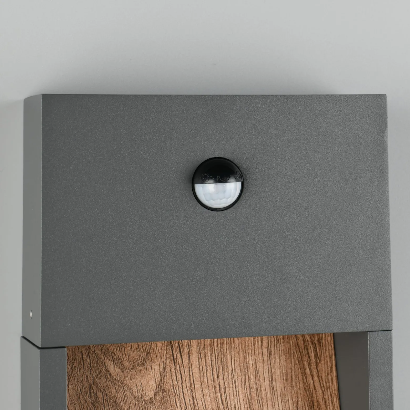 LED-Sensor-Außenwandlampe SALMON, Holzoptik, Höhe 33 cm IP44