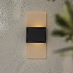 LED-Solar-Außenwandleuchte Wally, 14x6 cm weiß gefrostet CCT