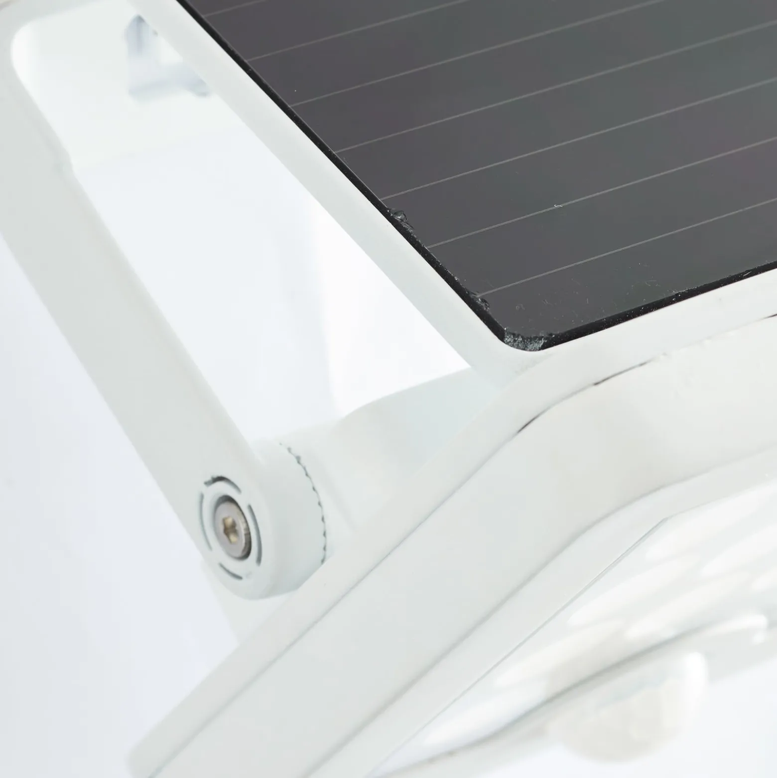 LED-Solar-Außenwandstrahler Luton Sensor, weiß, Breite 13 cm