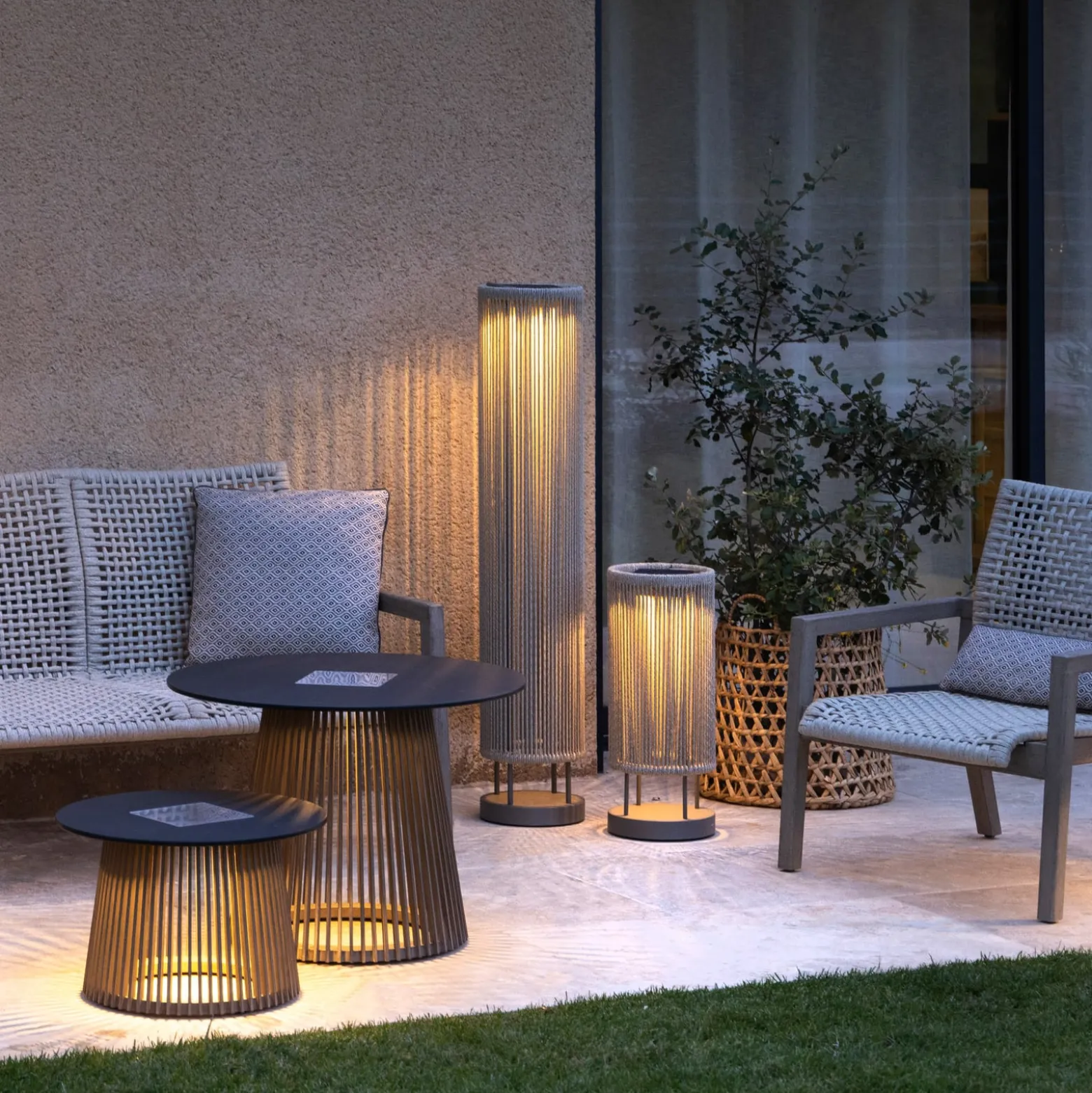 LED-Solar-Bodenleuchte Rop&Strip Höhe 120cm, 3.000 K, 500 lm
