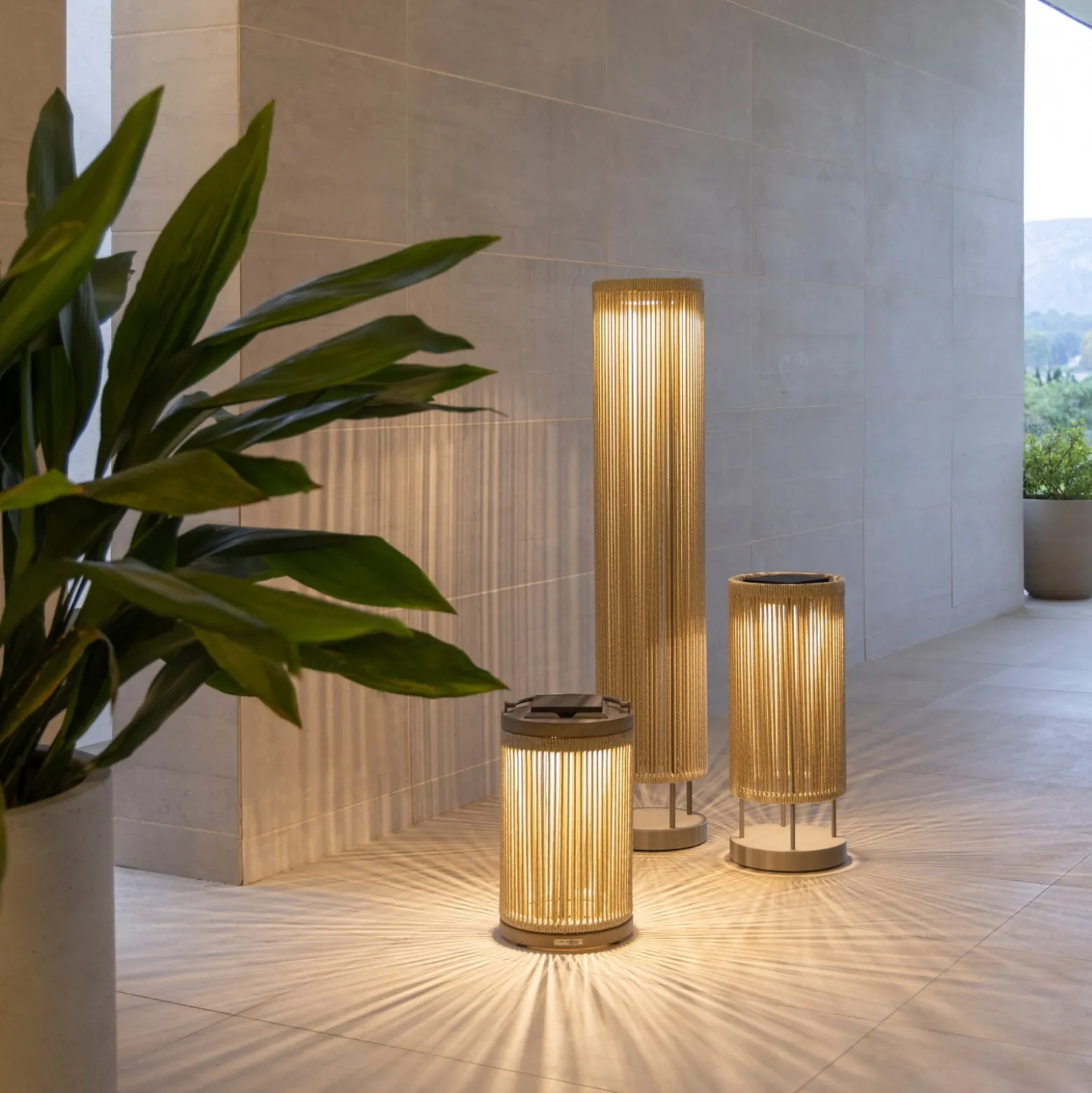 LED-Solar-Bodenleuchte Rop&Strip Höhe 120cm, 3.000 K, 500 lm
