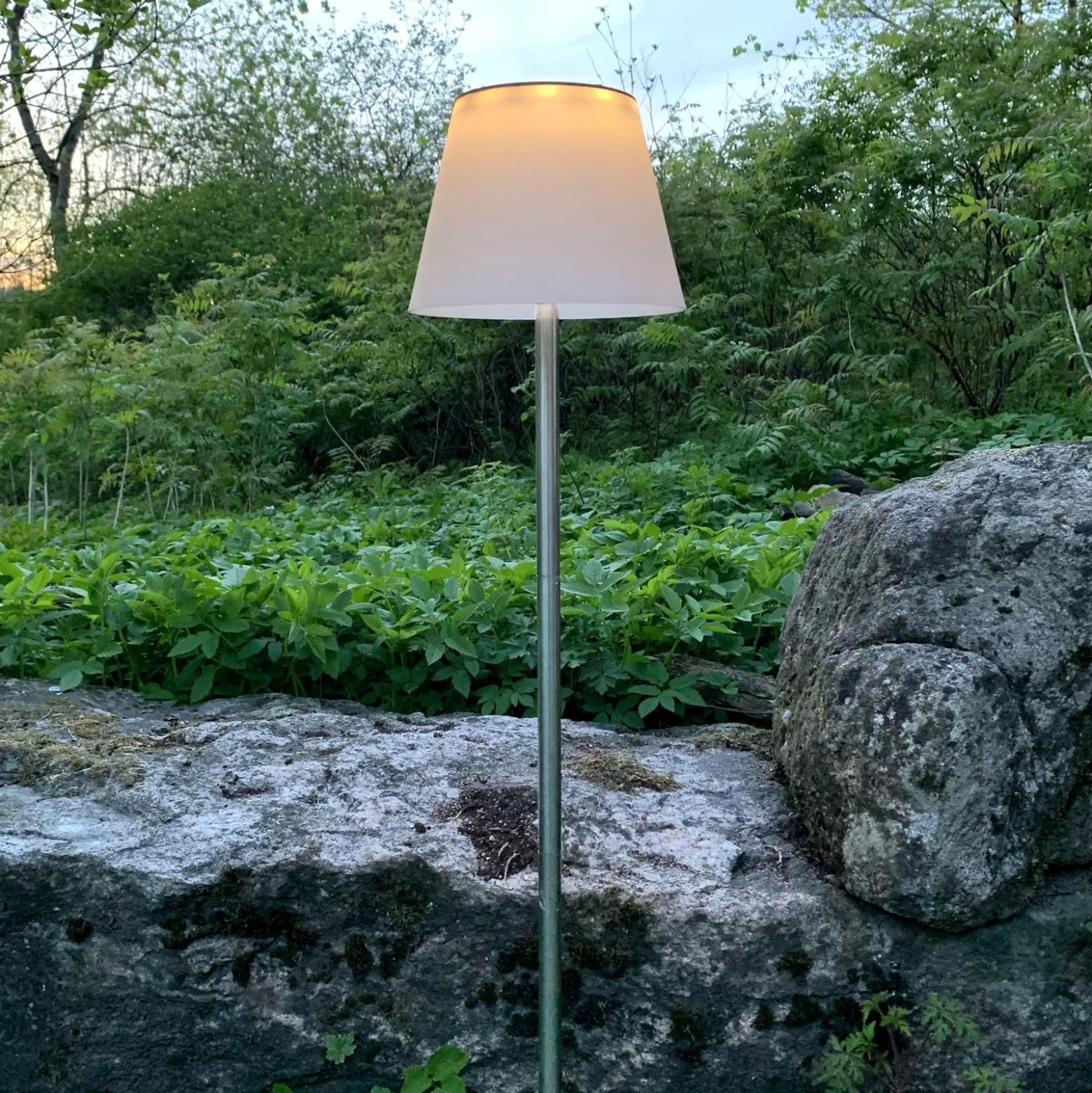 LED-Solar-Erdspießleuchte Solini, weiß/silber, Höhe 90 cm