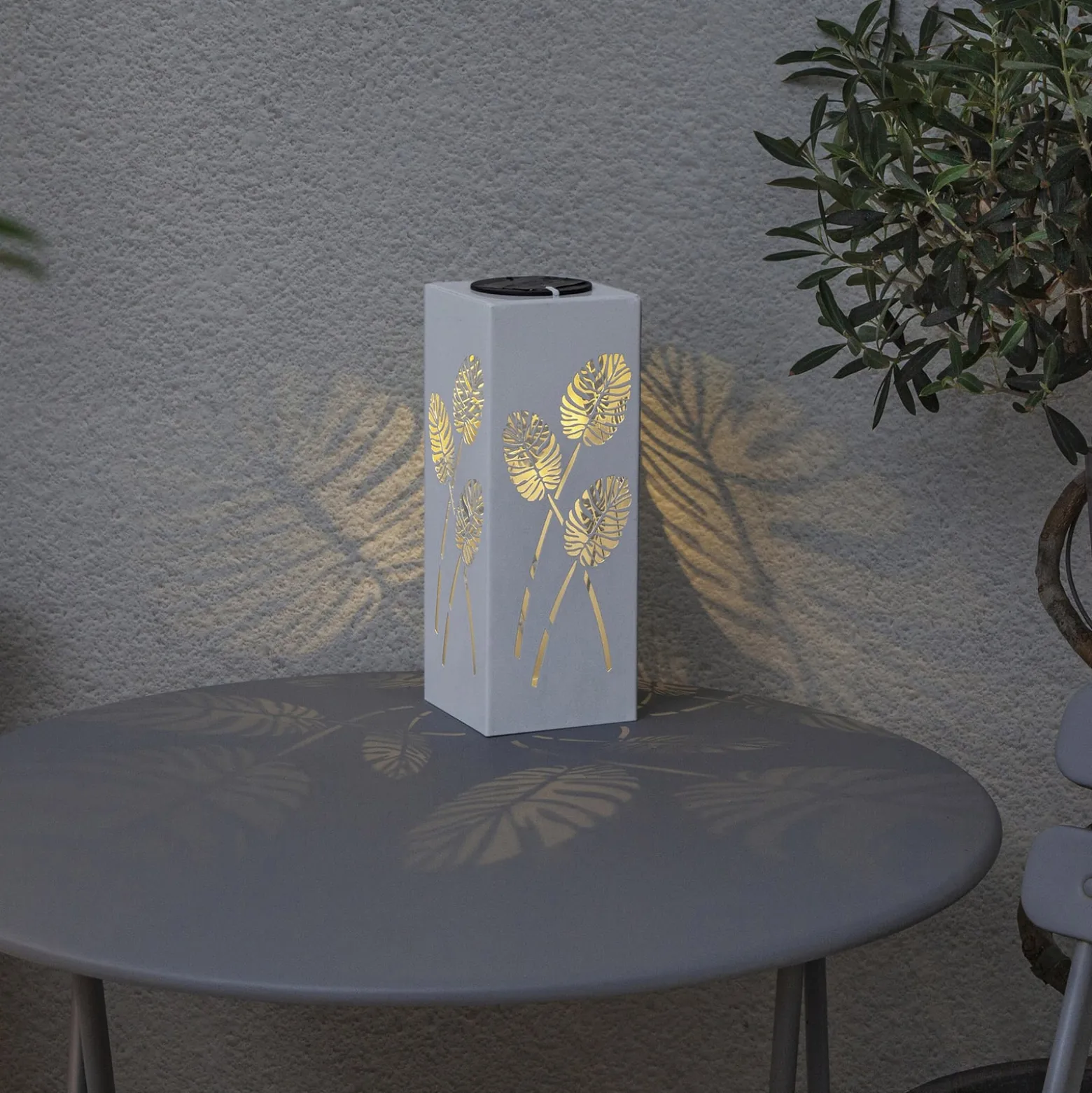 LED-Solarlampe Albaleaf, 2 Nutzungsmöglichkeiten
