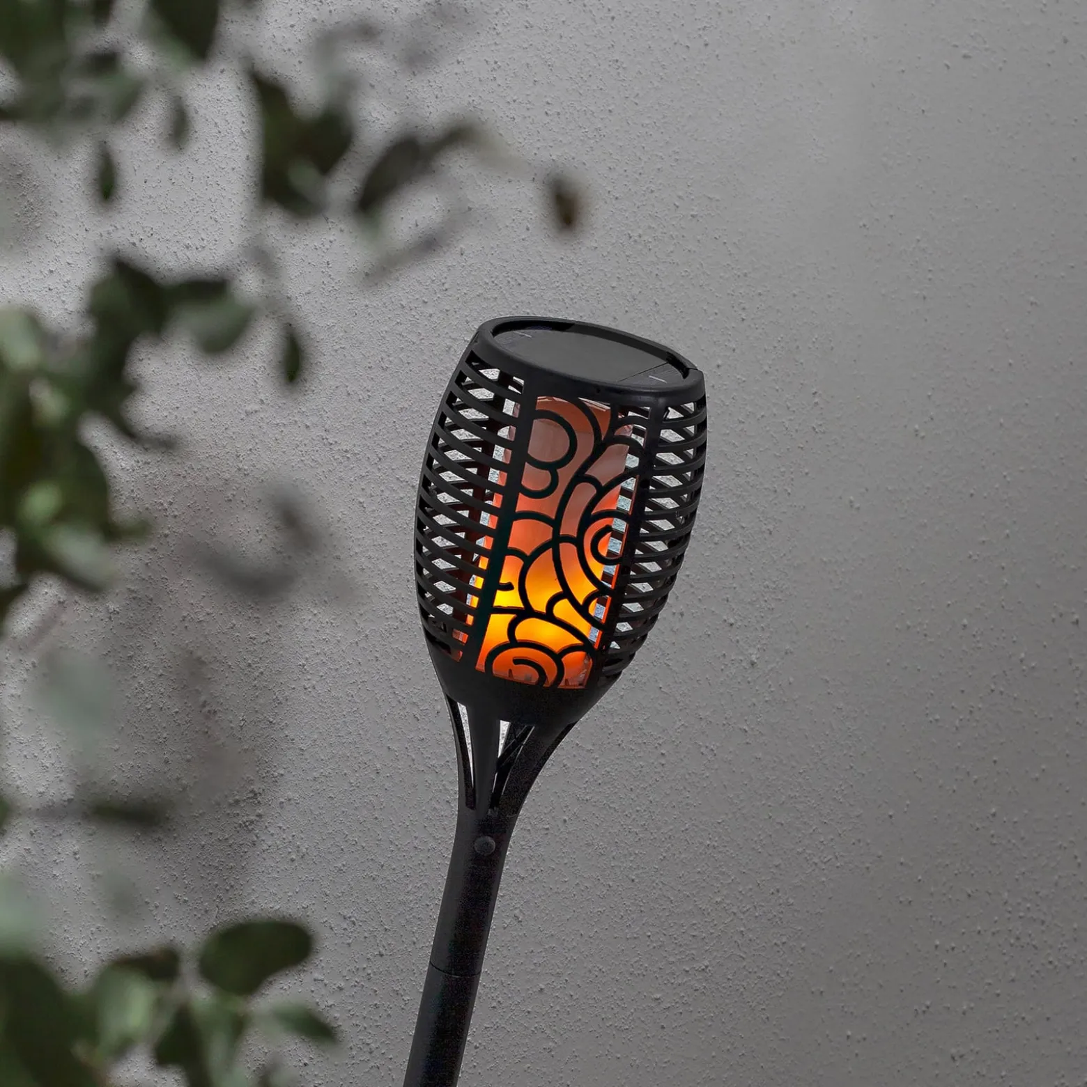 LED-Solarlampe Flame, drei Nutzungsoptionen, 54 cm