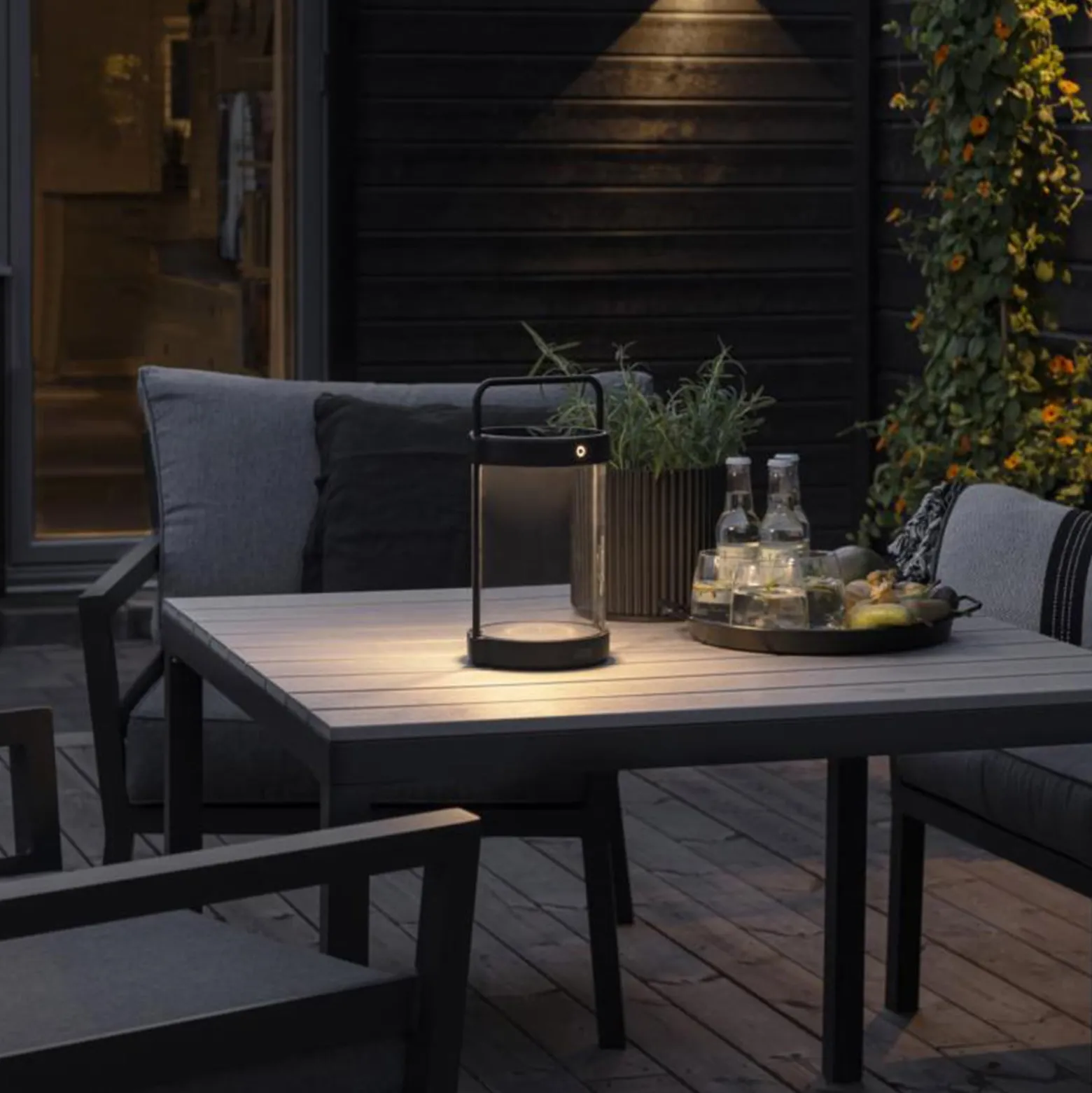 LED-Solarlaterne Crotone, dimmbar, USB