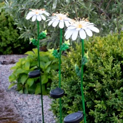 LED-Solarleuchte Daisy in Gänseblümchenform