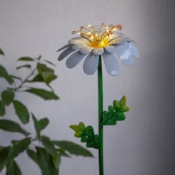 LED-Solarleuchte Daisy in Gänseblümchenform