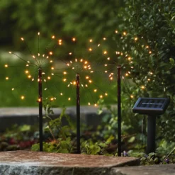 LED-Solarleuchte Firework im Set mit Erdspießen