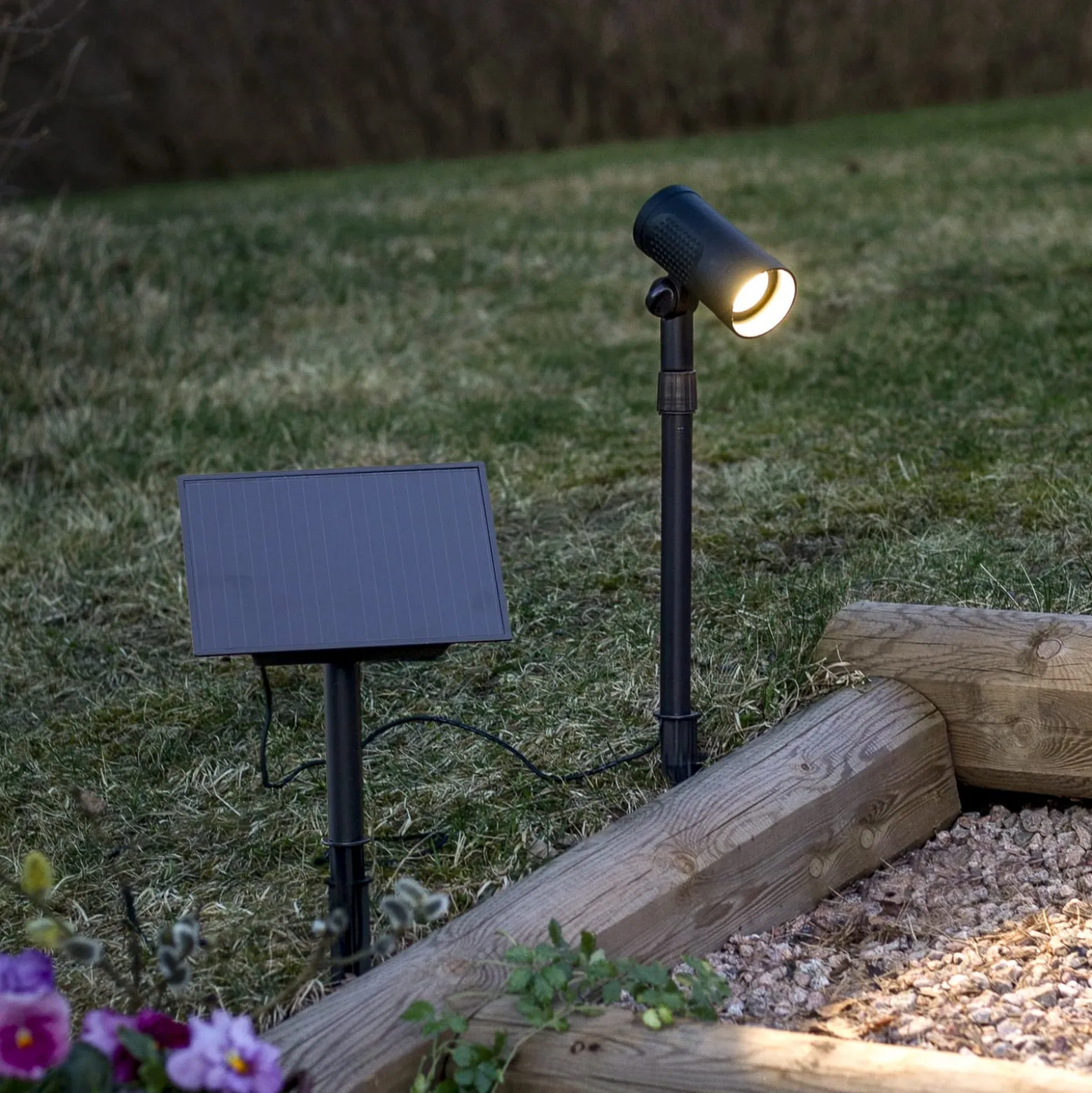 LED-Solar-Spot Powerspot 53cm, 250lm, schwarz, Erdspieß
